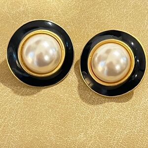 Vintage 1980s Gold and Black Pearl clip on Earrings